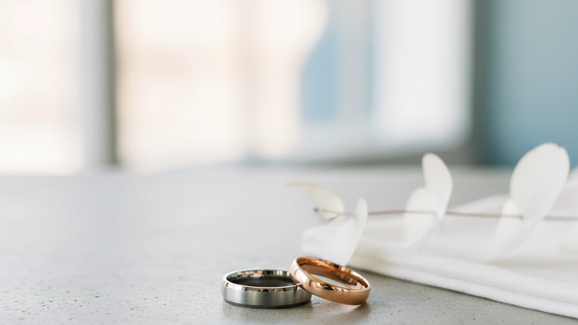 The Ultimate Mens Wedding Band Guide: Metals, Styles, and 2025 Trends